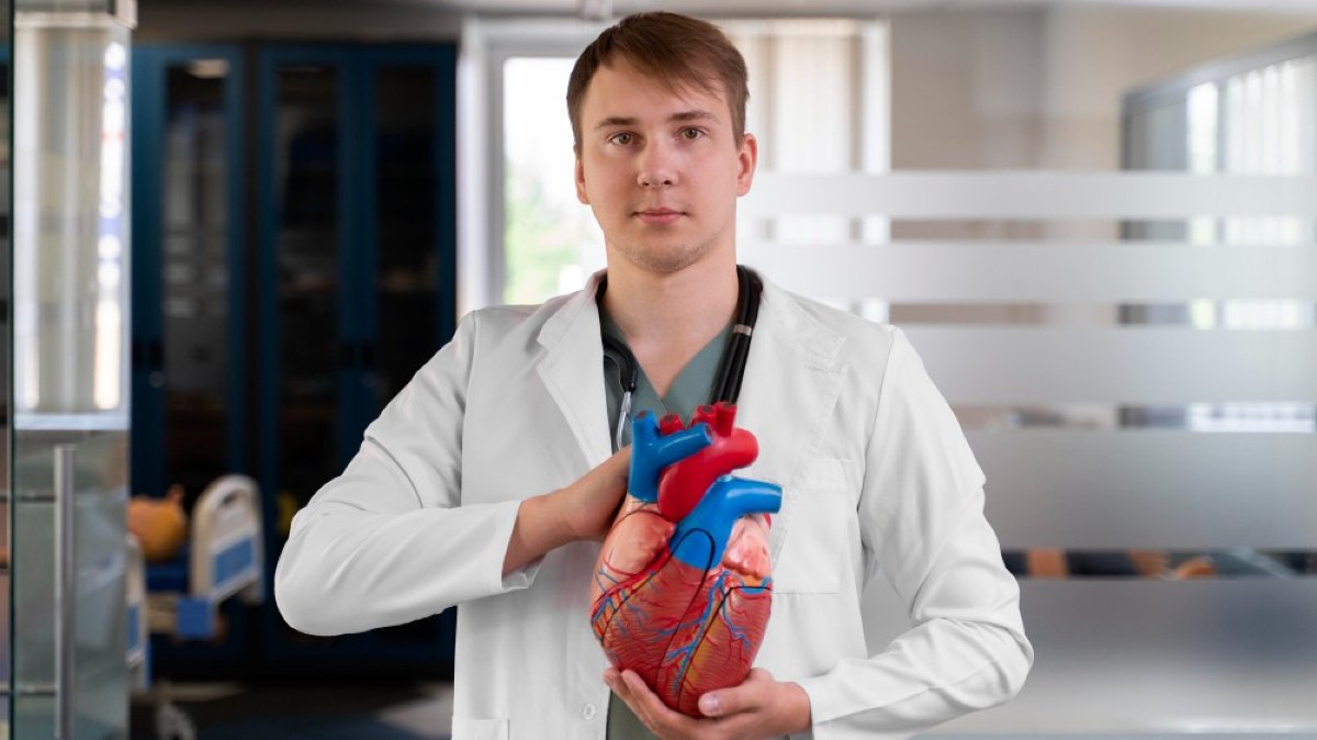 5 Surprising Heart Symptoms You Should Never Ignore, According To Cardiologists!