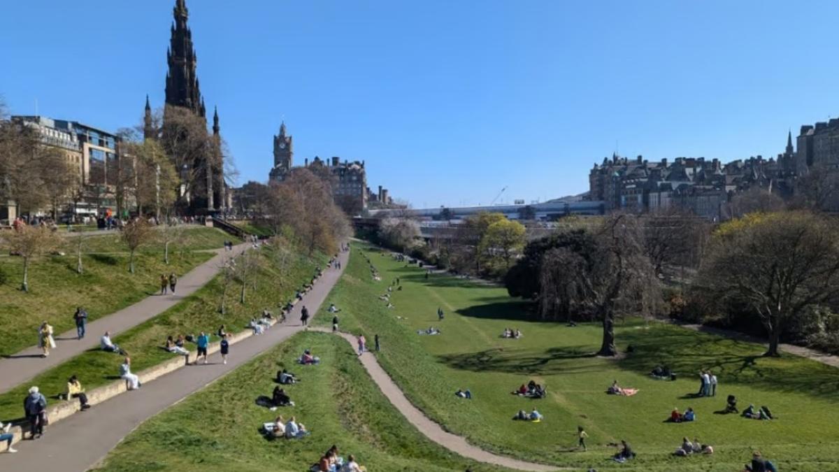 The Ultimate Literary Pilgrimage For Book Lovers: Edinburgh!