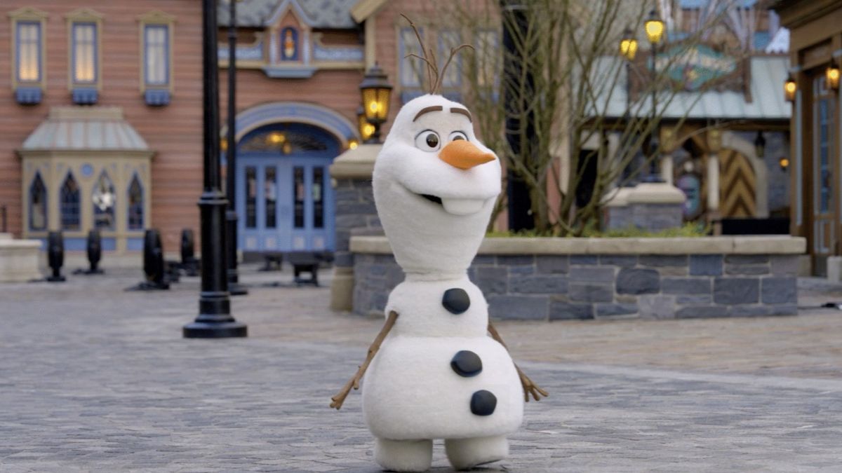Disney Finally Unveils The World’s First Real-Life Walking Olaf!