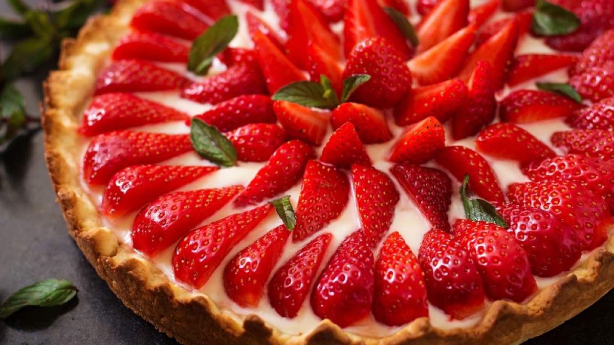 Classic Strawberry Glazed Pie You’ll Want Every Summer!