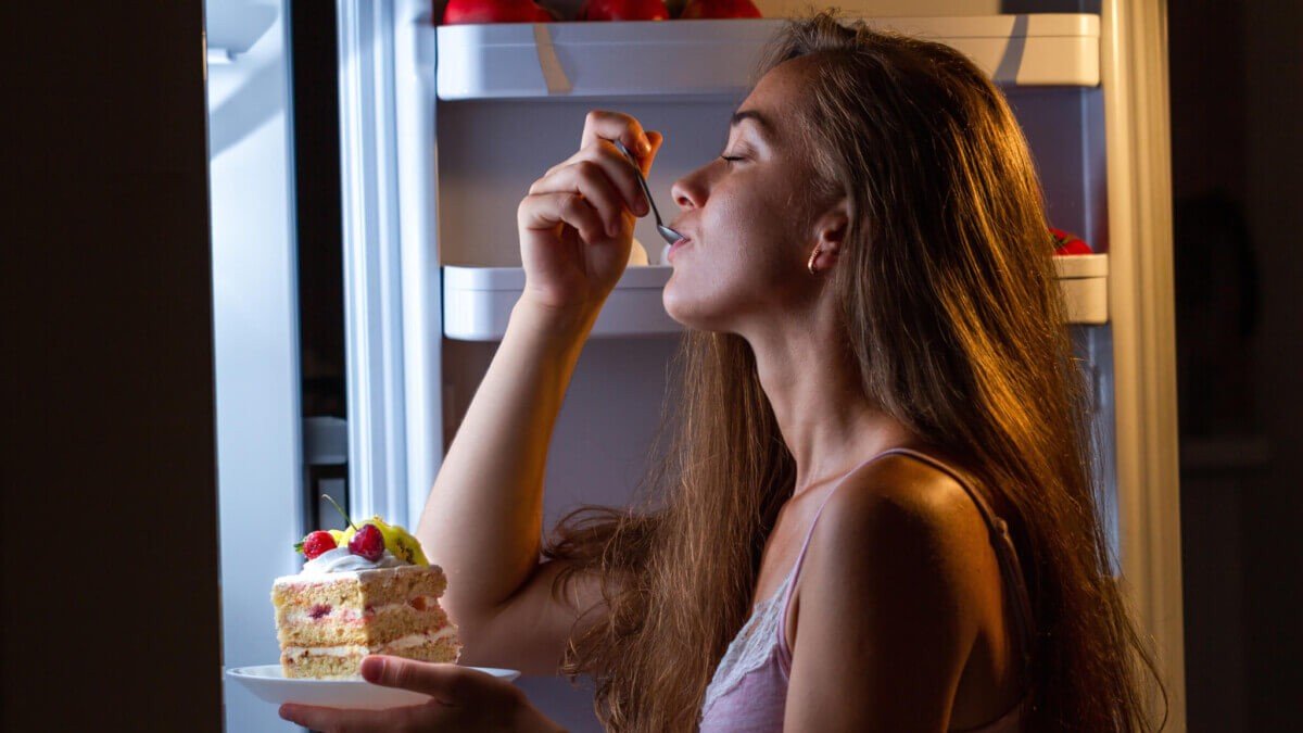 Having Mid-Night Cravings? Try These Tricks