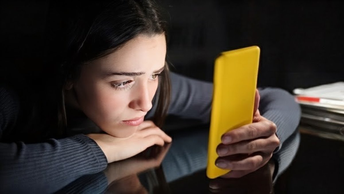 Why Life Feels Boring The Second You Open Your Phone