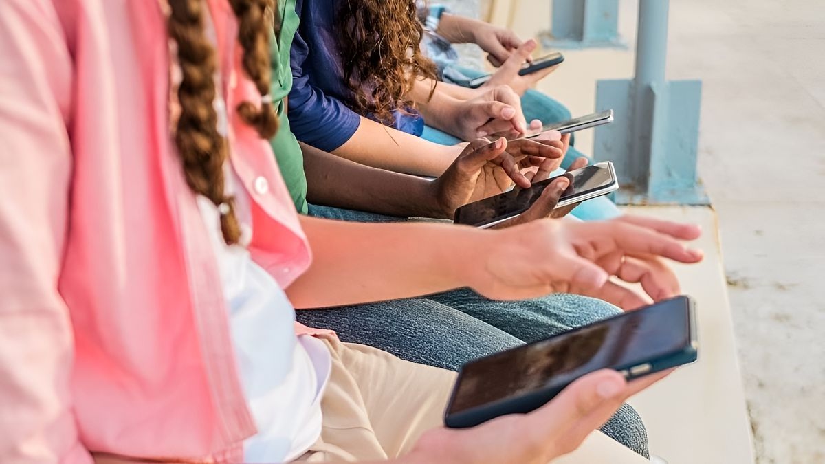 How Social Media Algorithms Damage Teen Self-Esteem