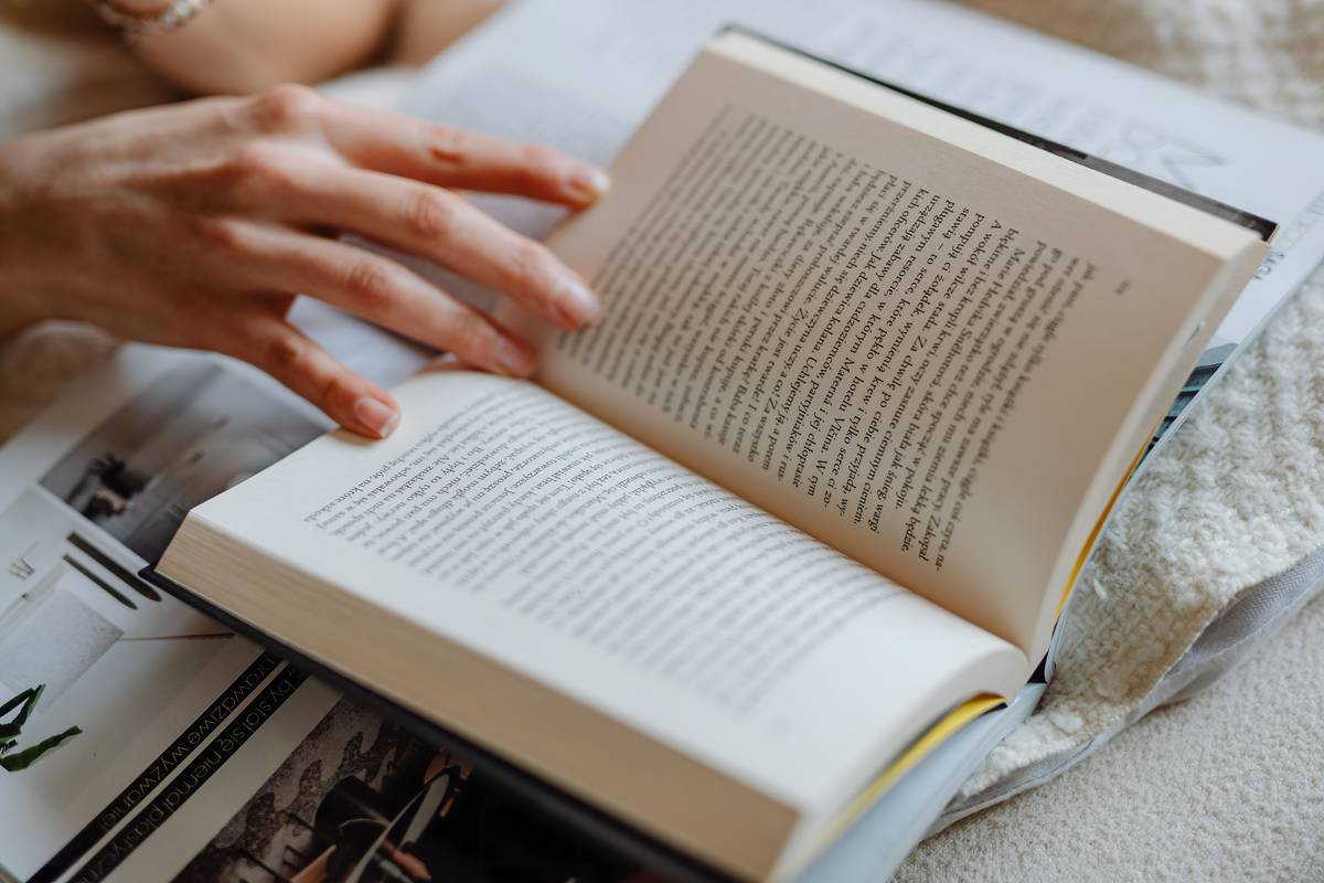 Ink Over Pixels: The Lost Art Of Daily Reading