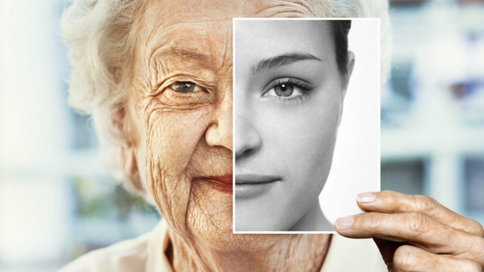 13 Everyday Habits That Quietly Age You Faster