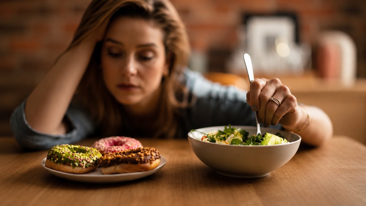 8 Signs Your Body Is Telling You to Stop Eating