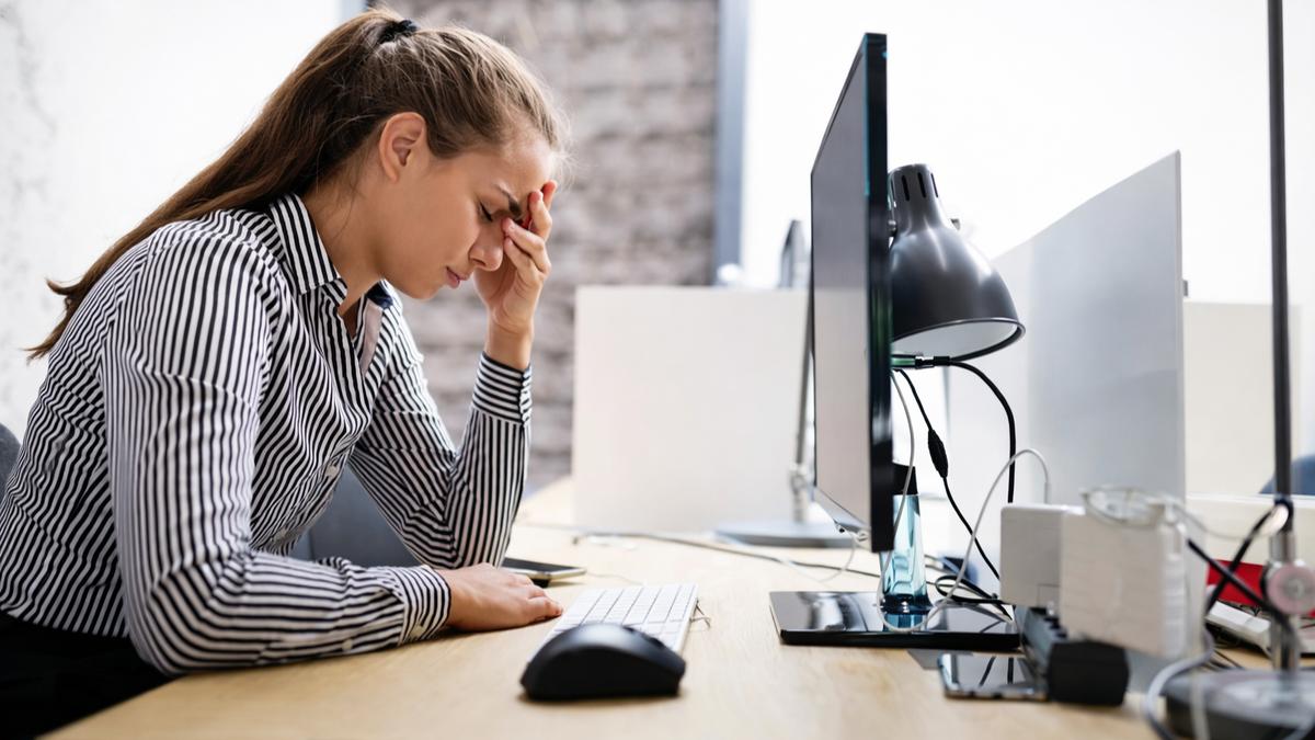 AI Overuse at Work May Cause “Brain Fry,” Study Warns