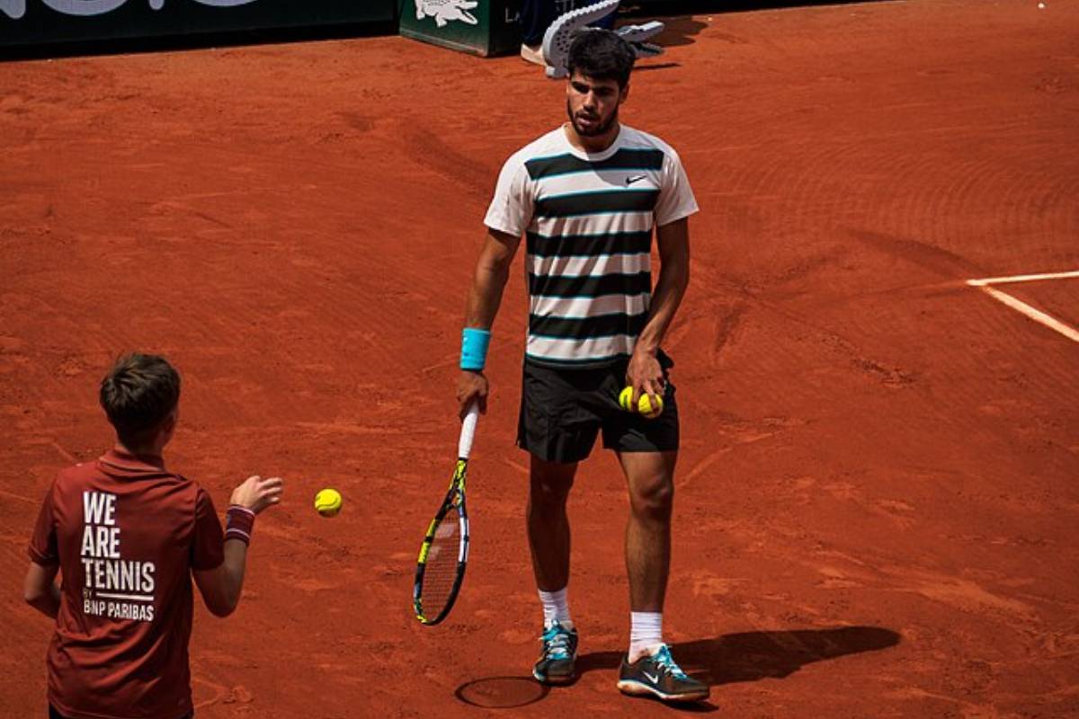 Carlos Alcaraz Storms into Semis