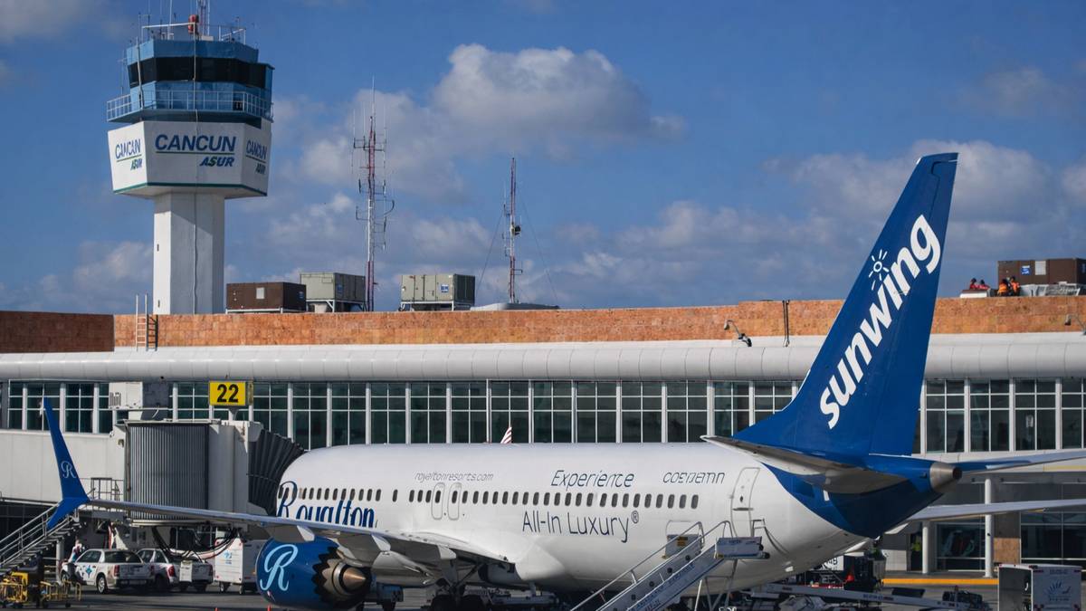 Flight Disruptions at Cancún Airport After Mexico Violence