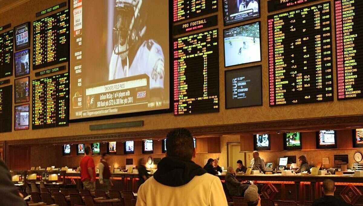 The New Playbook: How Streaming & Betting Redefine US Sports