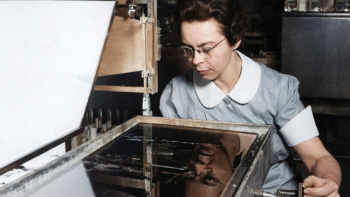 Meet Katharine Burr Blodgett: The Scientist Who Helped Cameras See More Clearly