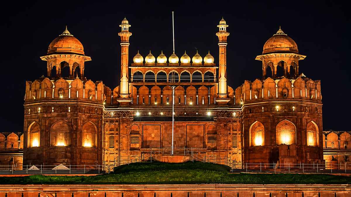 The World’s Most Beautiful Light Shows on Iconic Buildings You Need to See