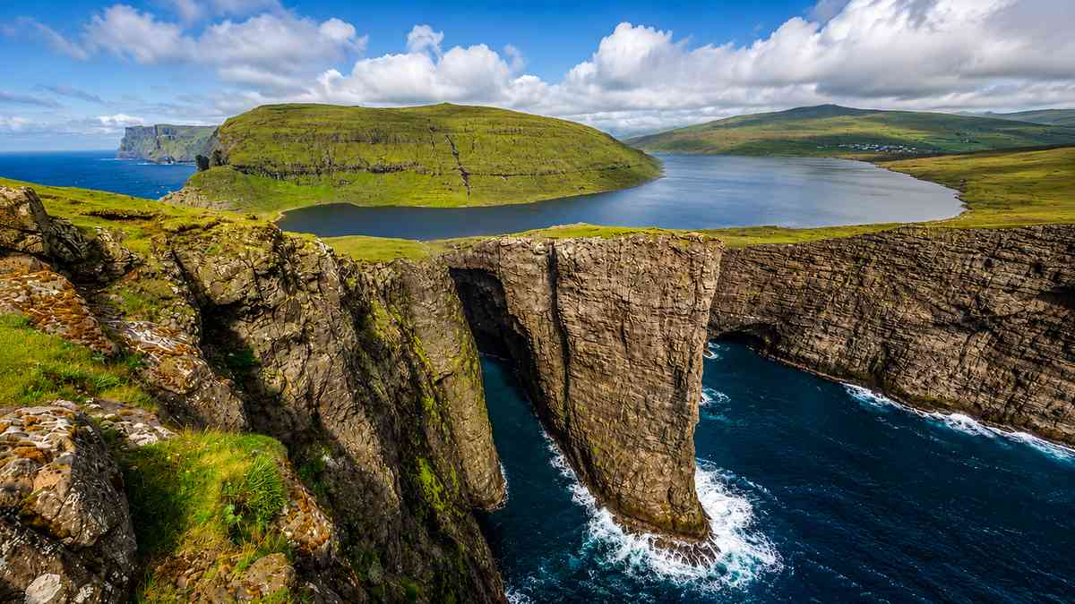 This Stunning Island Has a “Floating Lake” Above the Sea
