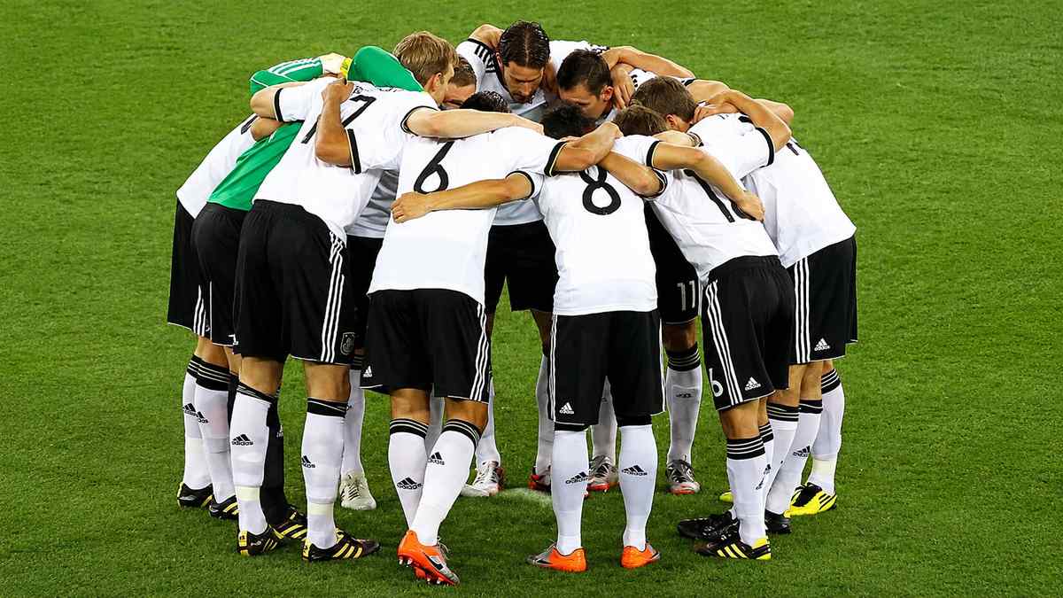 What the World Cup Teaches Us About Effective Team Communication