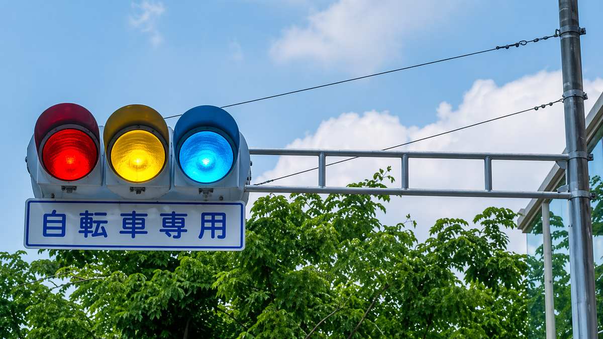 Why Japan Has ‘Blue Traffic Lights’ Instead of Green
