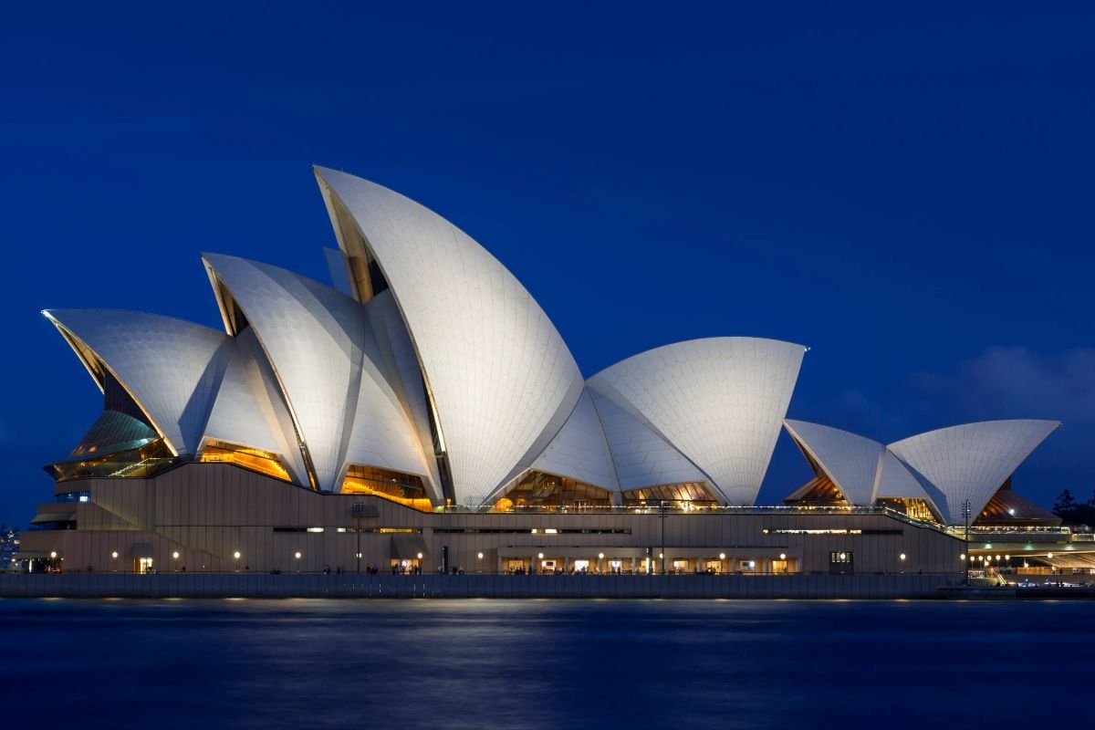 The Secret Behind The ‘Glow’ Of The Sydney Opera House!
