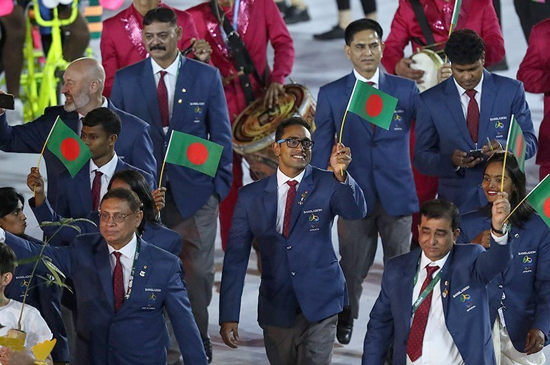 2016 Summer Olympics opening ceremony. Bangladesh team.  Javid Nikpour CC BY 4.0  .jpg
