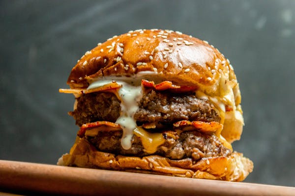 Burger-Horizon-Content-Pexels- Closeup shot
