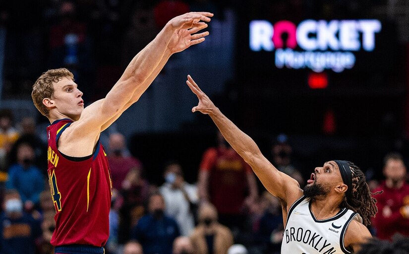 Erik Drost Lauri Markkanen taking a jump shot during a game CC BY -2.0  .jpg