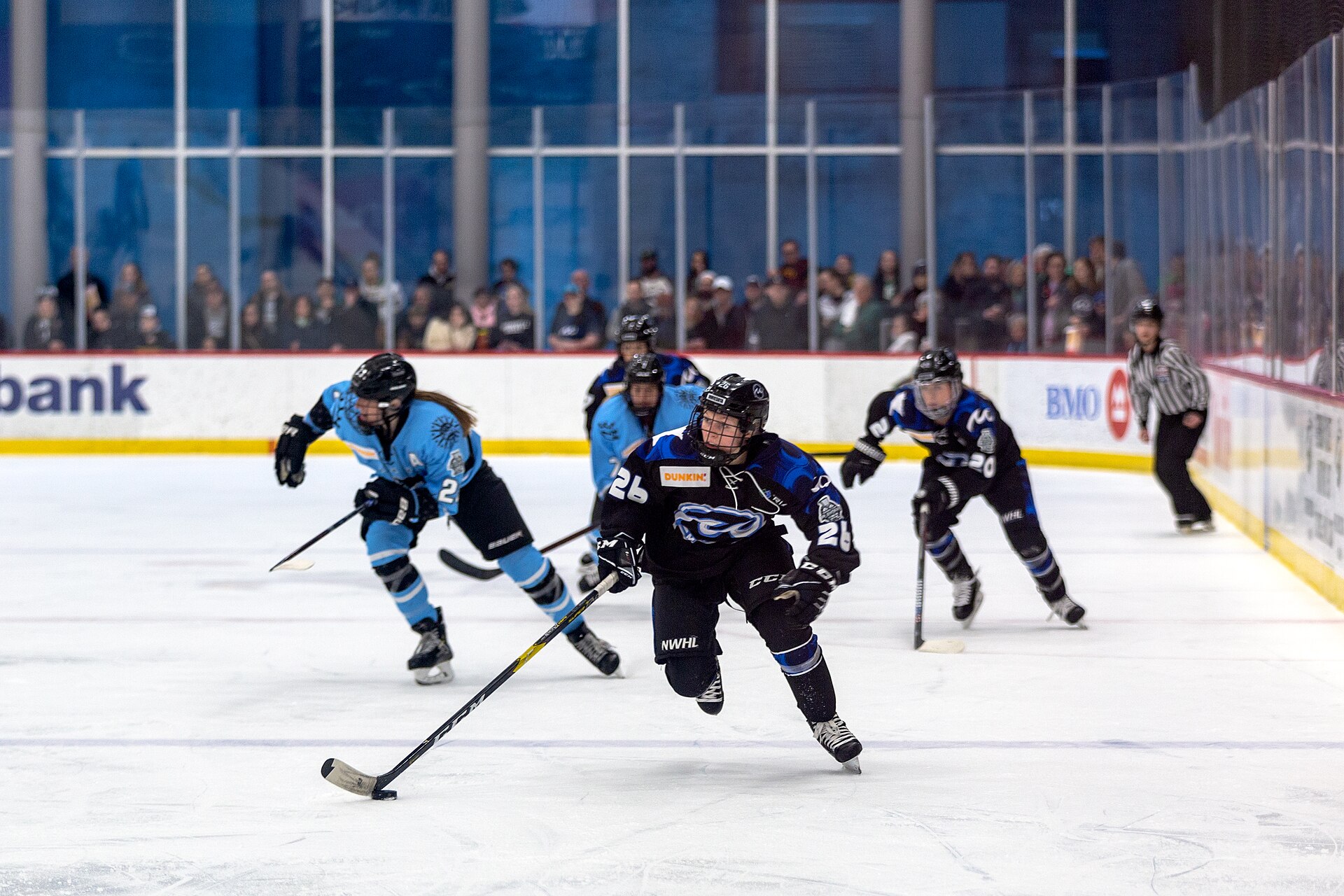 File-Kendall Coyne Schofield with the puck Laurie Shaull CC BY SA 4.0.jpg
