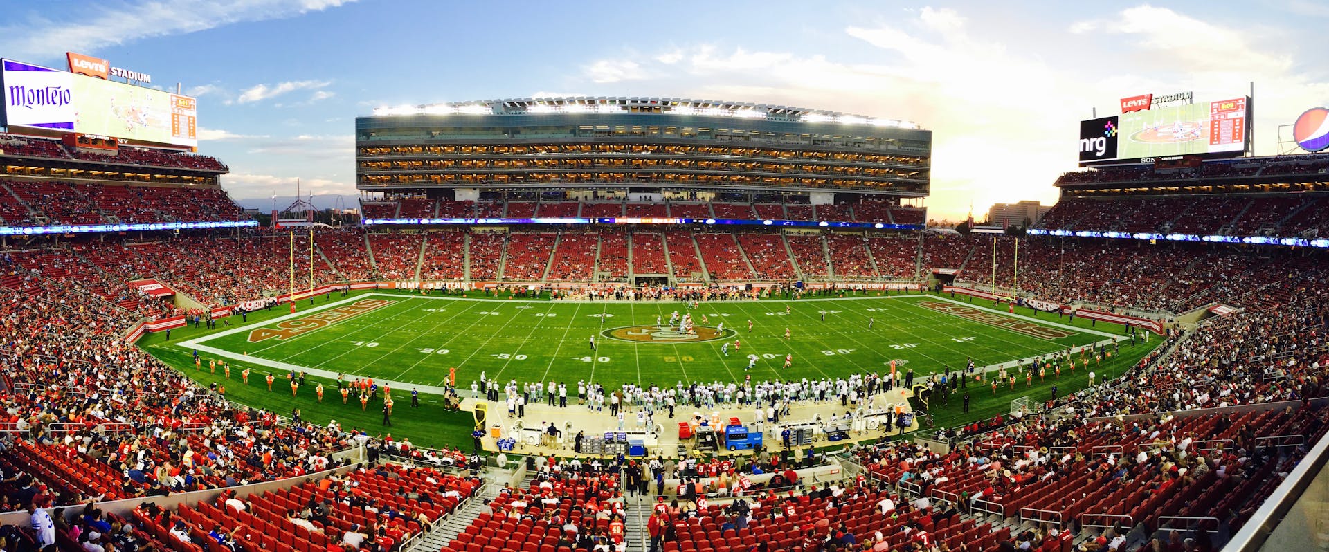 Nfl Stadium Field Full With Crowd Watching the Game during Daytime  Santa Clara  Robert Hernandez Villalta.jpg