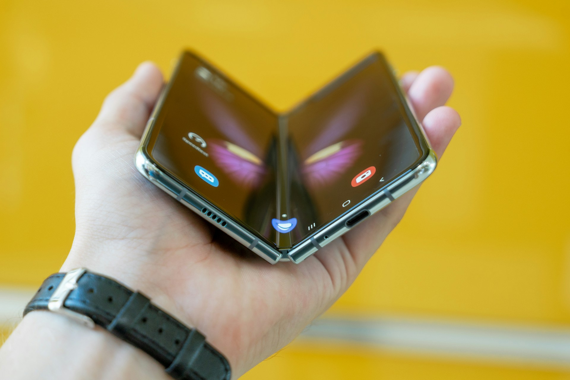 smartphones future foldable samsung galaxy fold.