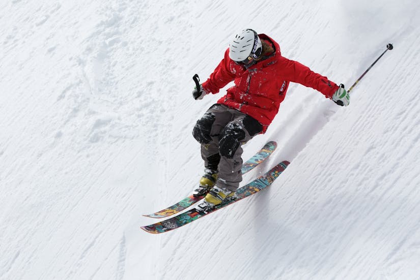 An Alpine skiier during the downward hill event. Photo by Pixabay from Pexels 